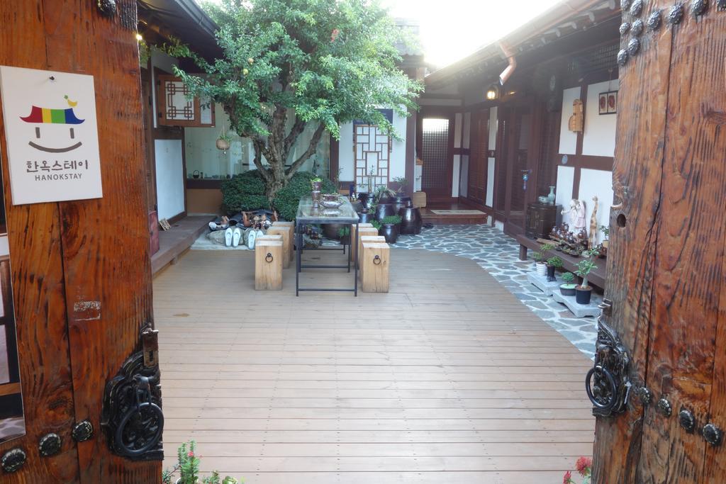 Inyeon Hanok Guesthouse Jeonju Exterior photo
